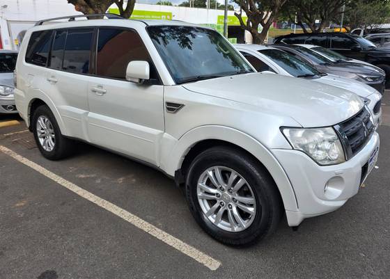 MITSUBISHI PAJERO FULL 3.2 HPE 4X4 16V TURBO INTERCOOLER DIESEL 4P AUTOMÁTICO MITSUBISHI PAJERO FULL 3.2 HPE 4X4 16V TURBO INTERCOOLER DIESEL 4P AUTOMÁTICO